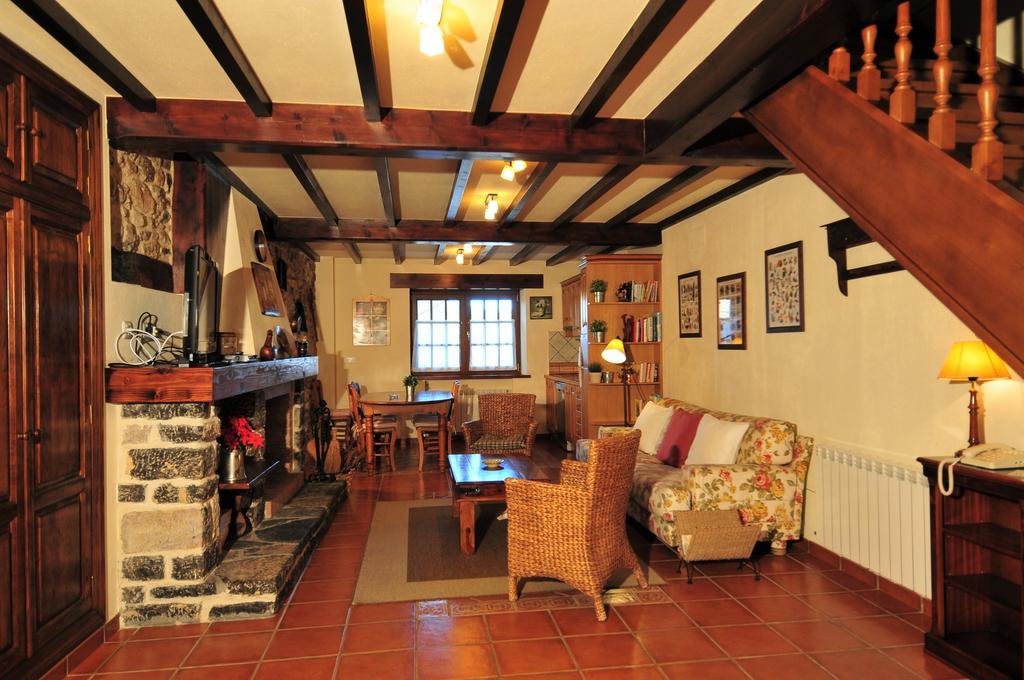 Apartamentos El Llugaron Miravalles Exterior photo