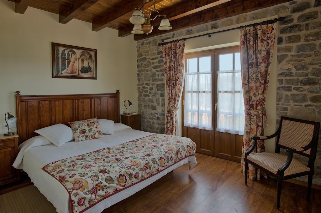 Apartamentos El Llugaron Miravalles Room photo