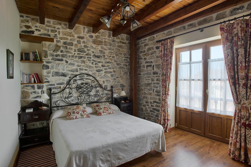 Apartamentos El Llugaron Miravalles Room photo