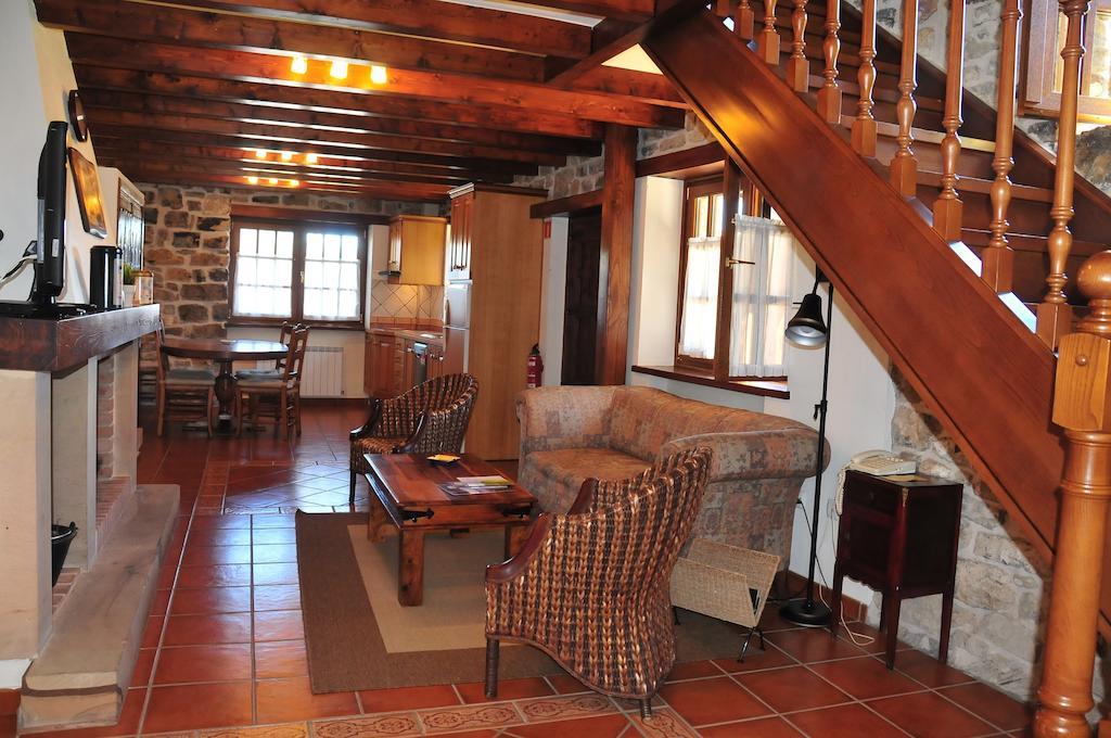 Apartamentos El Llugaron Miravalles Exterior photo